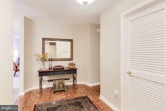 Building Photo - 1101 S Arlington Ridge Rd