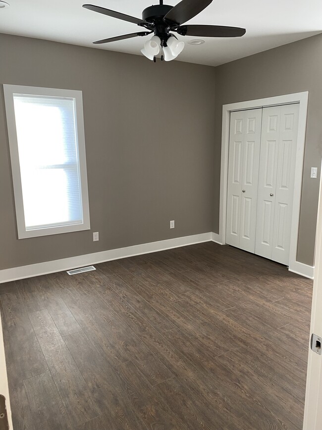 Building Photo - 329 N School Ave