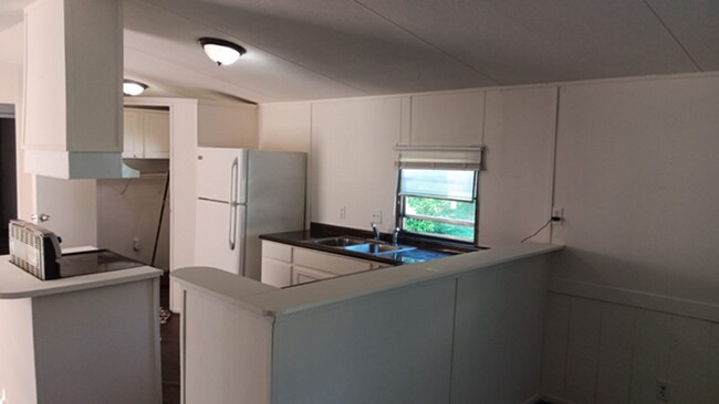 Building Photo - Renovated 2-Bed, 1-Bath Mobile Home