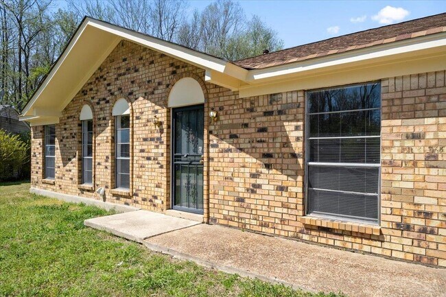 Building Photo - 734 Archie Dr