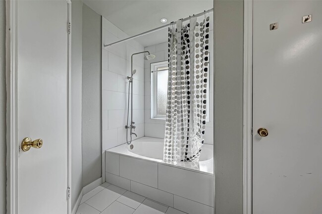 Building Photo - 9466 Coast Bridge St