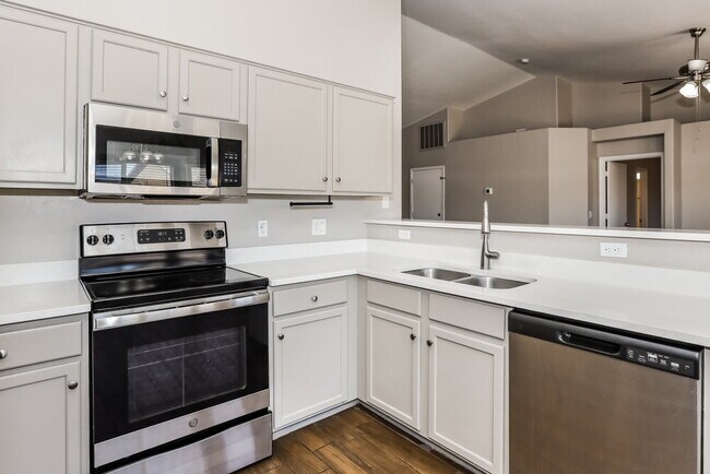 Building Photo - 523 N Bailey Cir