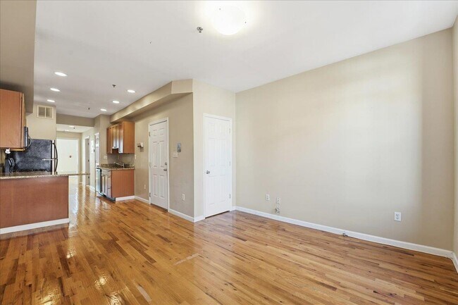 Building Photo - 129 Willow Ave