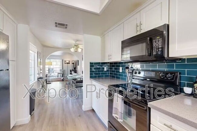 Building Photo - 505 S Farrell Dr