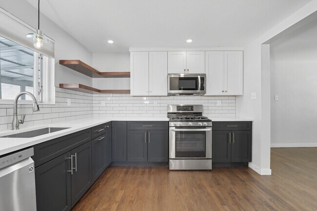 Building Photo - 3 bed 1 bath Ranch in Lowry in Denver