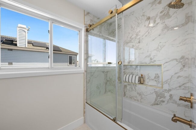 Building Photo - 212 Orange St