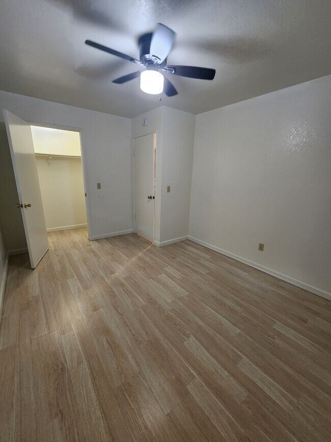 Building Photo - 749 Longbranch Ave