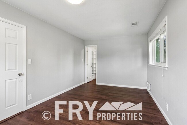 Building Photo - Charming University Hills Home with Oversized 2-Car Garage & Private Backyard