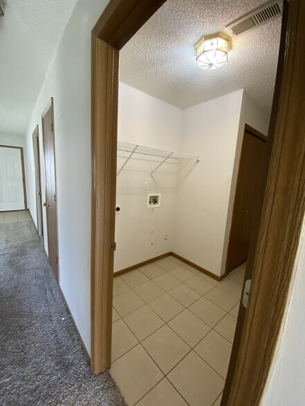 Building Photo - 907 NW Willow Dr