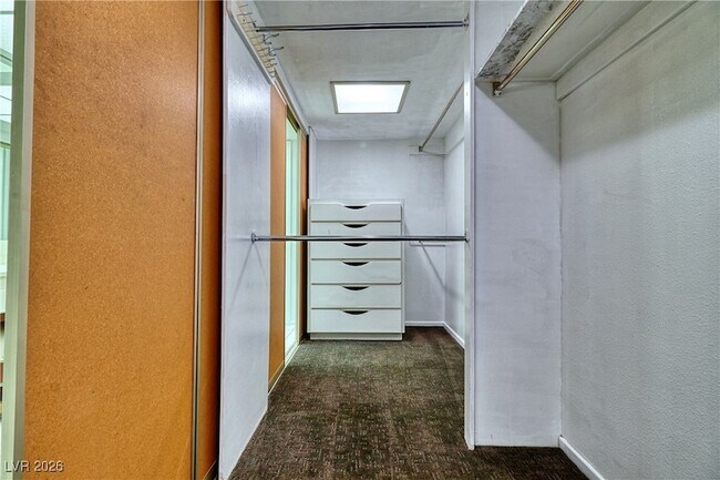 Building Photo - 940 Vegas Valley Dr