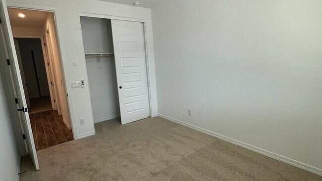 Building Photo - Beautiful Vistancia Home