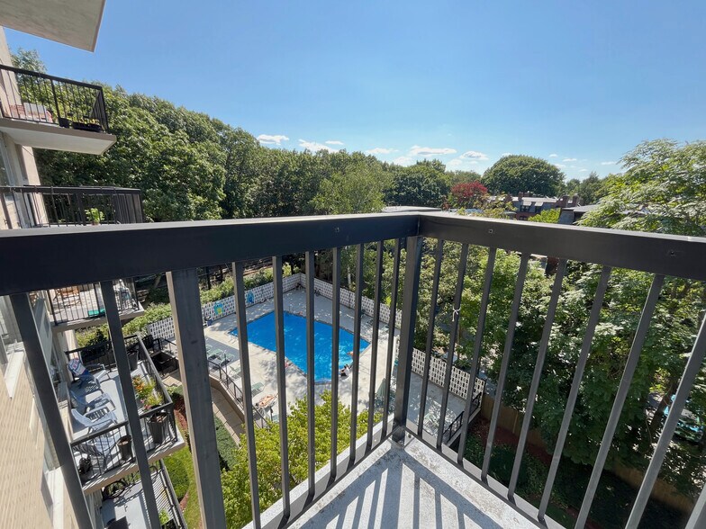 Building Photo - 75 Monmouth St