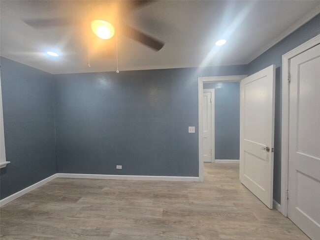 Building Photo - 1905 Oleander