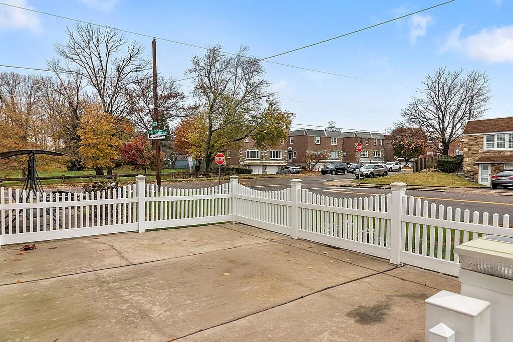 Building Photo - 802 Loney St