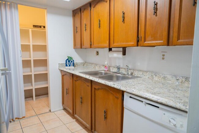 Building Photo - 1902 Honour Rd