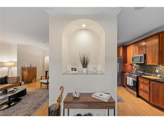 Building Photo - 1008 Portland Ave