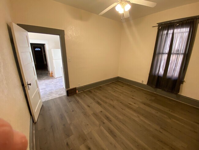 Building Photo - 313 N 33rd St