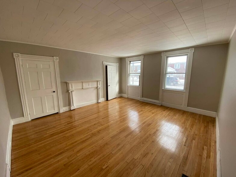 Building Photo - 2127 2nd Ave