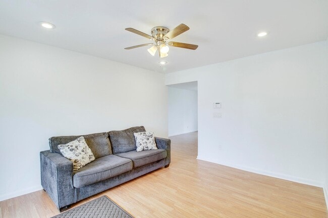 Building Photo - 110 N C St