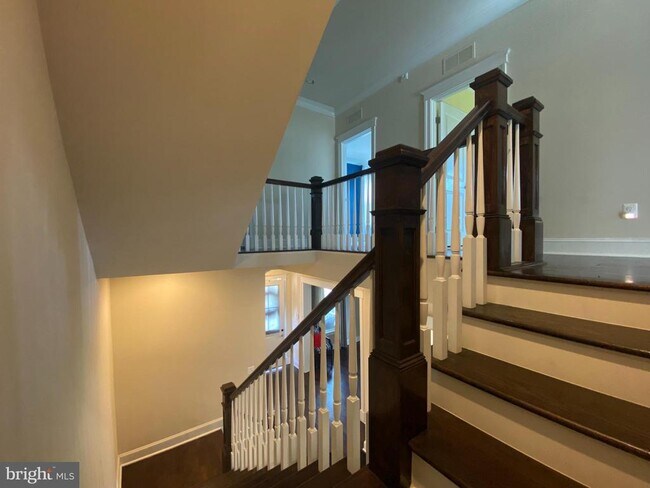 Building Photo - 2163 Potomac River Blvd