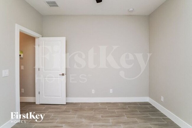 Building Photo - 51 Inconnu Dr
