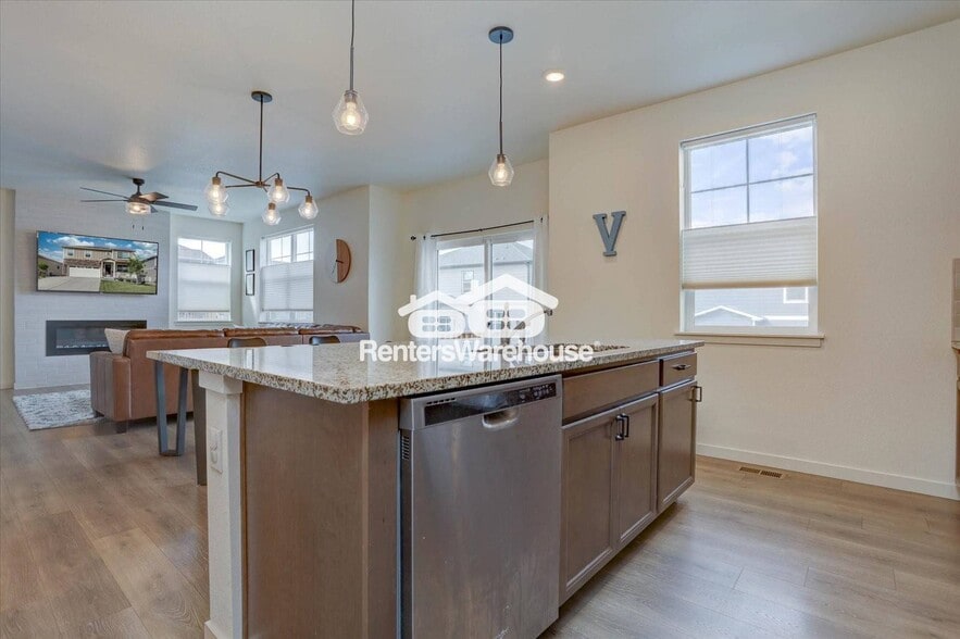 Building Photo - 2042 Rosette Ln