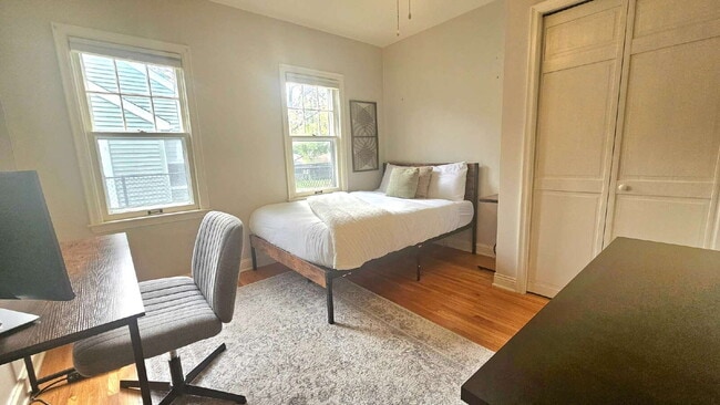 Building Photo - "Charming 3-Bed Oasis in Minneapolis – Spacious 1802 Sq Ft with 2 Full Baths!"