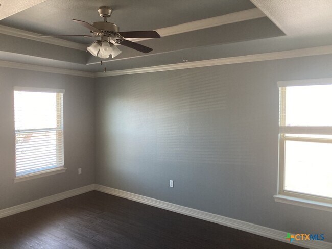 Building Photo - 2710 S Clear Creek Rd