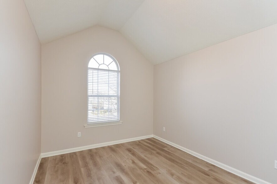 Building Photo - 260 Toffee Ct