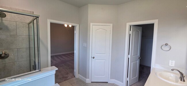 Building Photo - Beautiful 3-Bedroom Townhome with 2-Car Garage in Greenville!