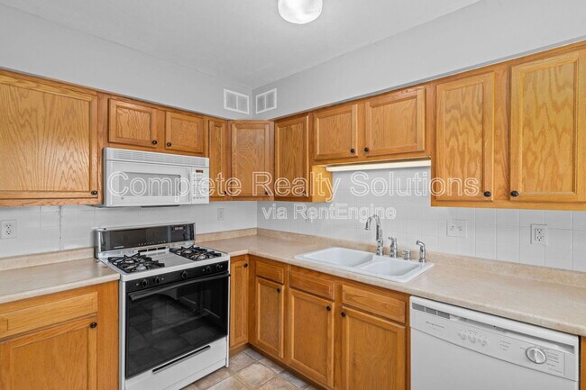 Building Photo - 10423 Balmoral Dr