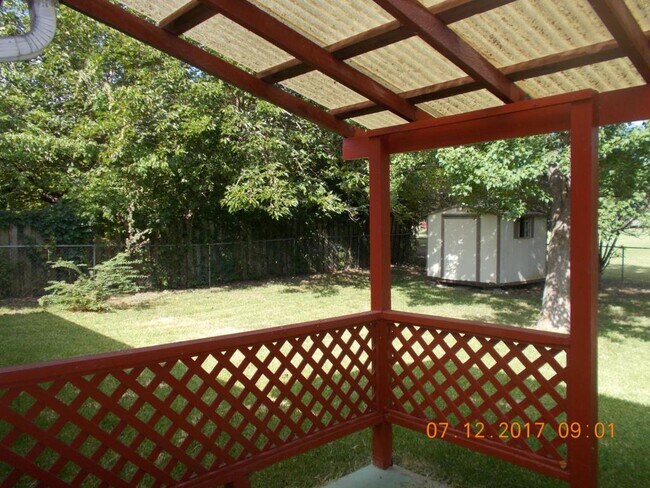 Building Photo - 112 Myra Lou Ave