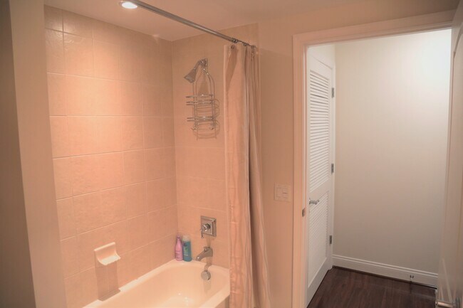 Building Photo - 1111 Oronoco St