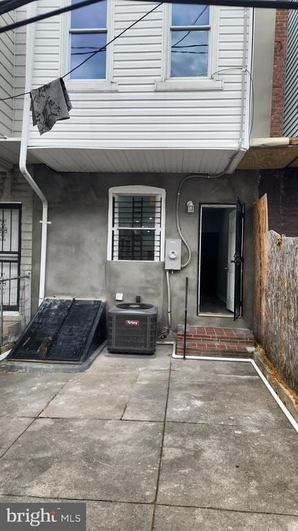 Building Photo - 805 N Kenwood Ave