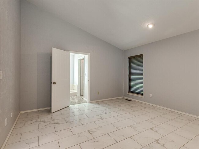 Building Photo - 3405 Woodsboro Dr