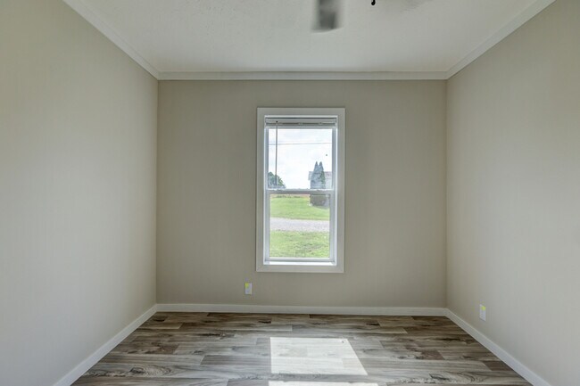 Building Photo - 5233 Clarksville Rd