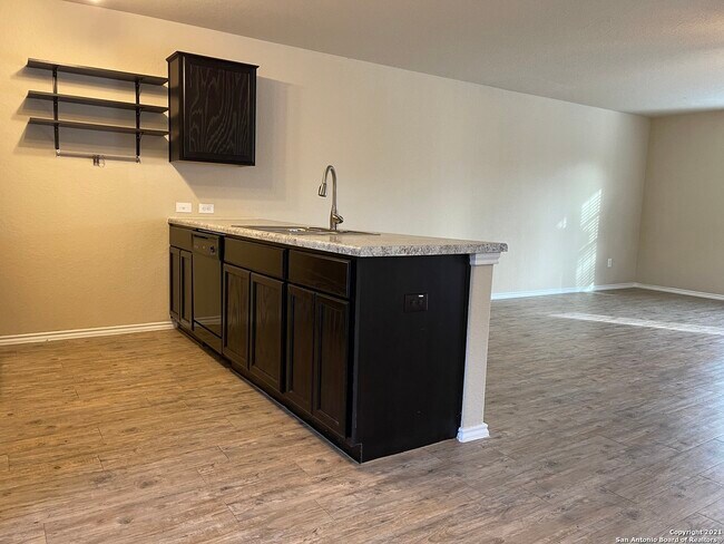 Building Photo - 6207 Golden Valley Dr