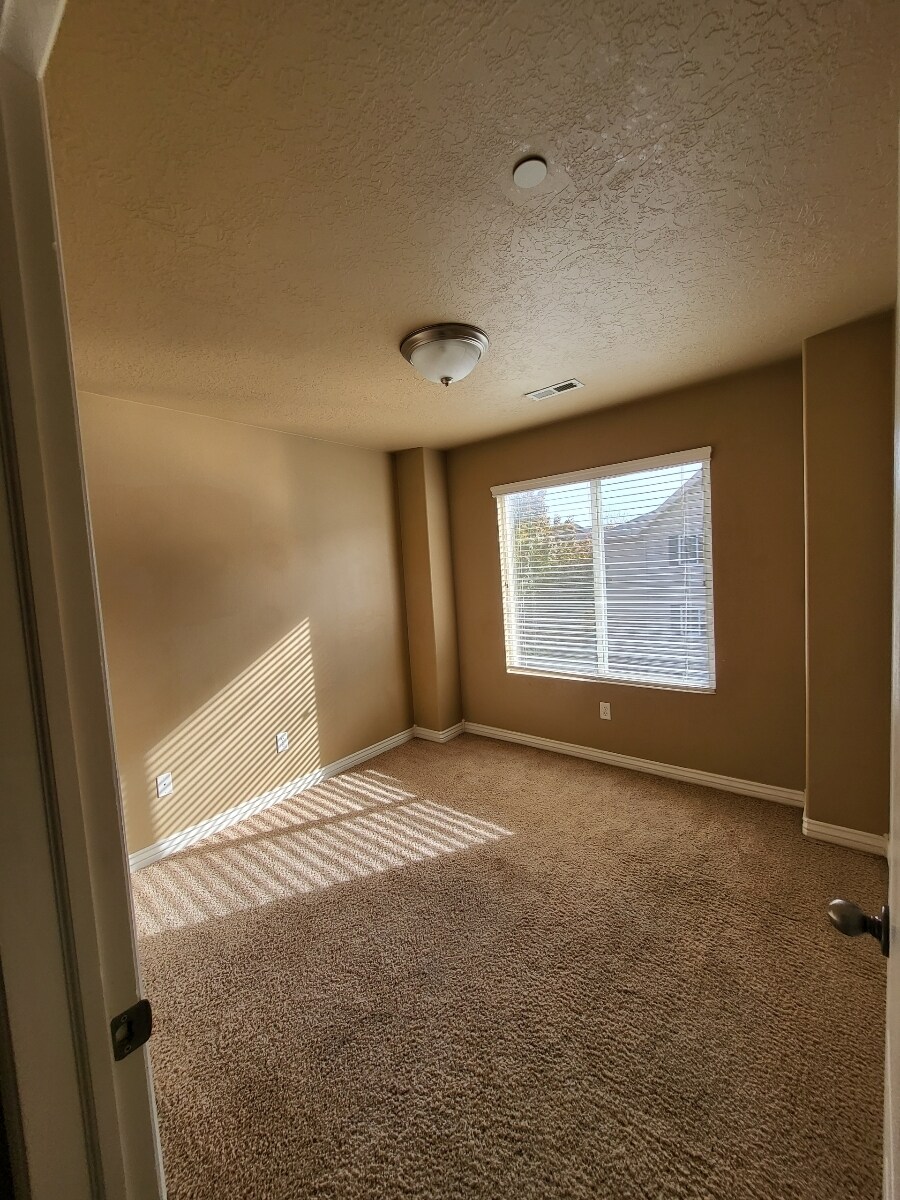Building Photo - 1611 W 3180 N