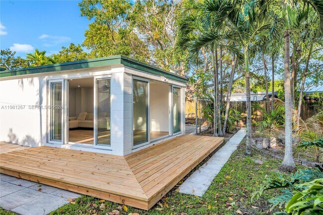 Building Photo - 1960 NE 182nd St