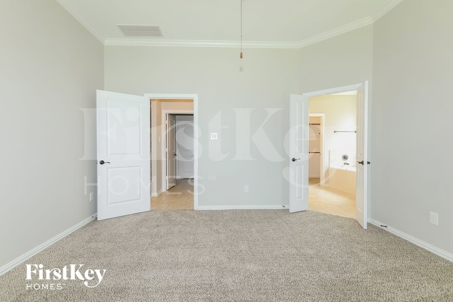 Building Photo - 119 Del Carmen Dr