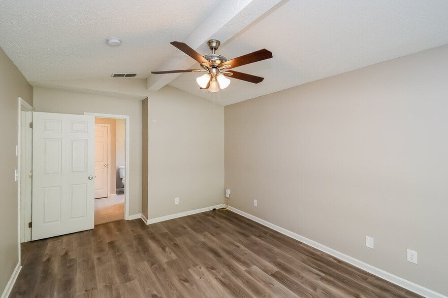 Building Photo - 7725 Fawn Lake Dr S