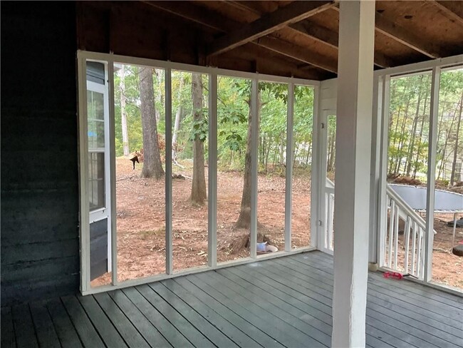 Building Photo - 2570 Treasure Ct