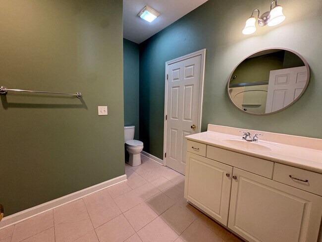 Building Photo - 804 Pelican Ln