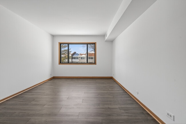 Building Photo - 3000 Bayside Dr