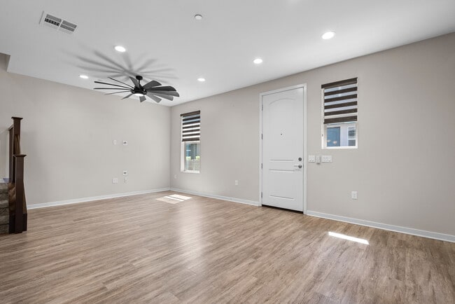 Building Photo - 105 Red Brick Dr