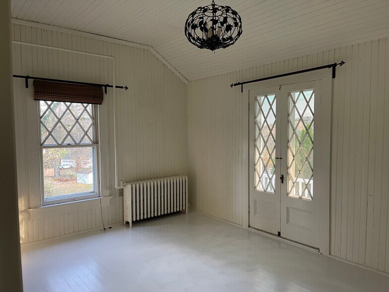 Building Photo - 856 Boston Post Rd