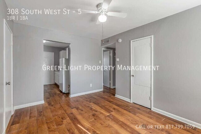 Building Photo - 308 South West St-5