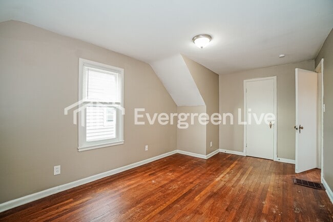 Building Photo - 1714 Bide A Wee Park Ave