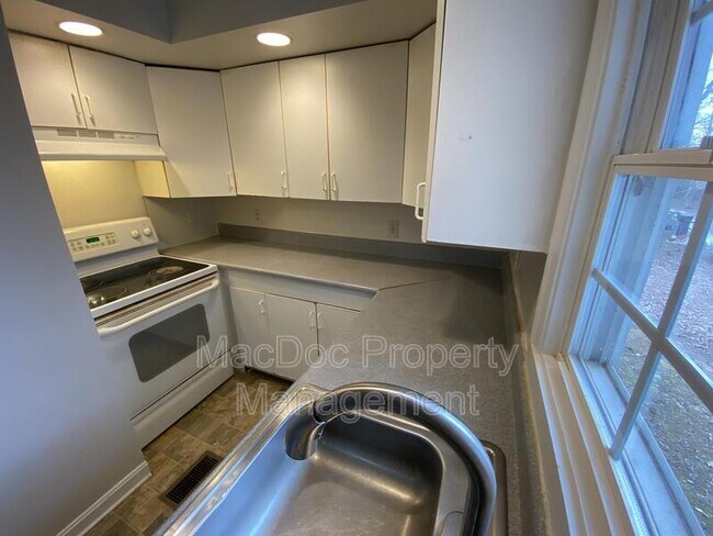 Building Photo - 11308 Gordon Rd