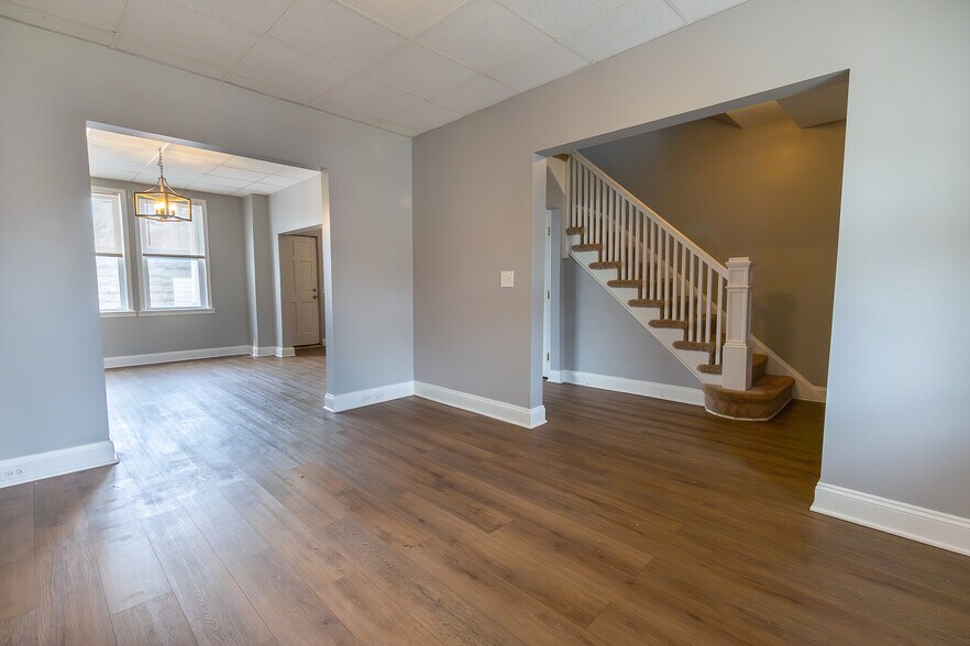 Building Photo - 3063 Mayfield Ave